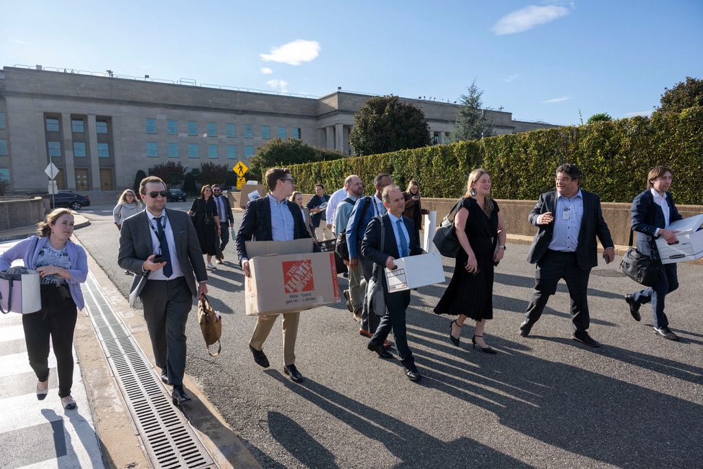 Journalists turn in access badges, exit Pentagon rather than agree to new reporting rules
